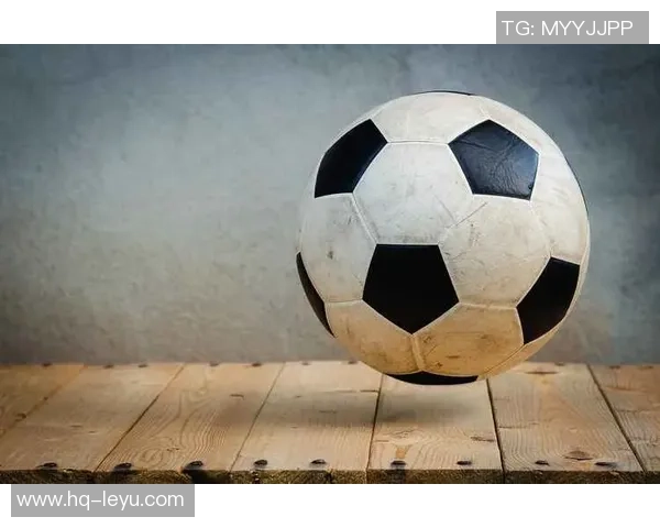 黑白足球瞬间的魅力探寻与经典回忆的交织之旅